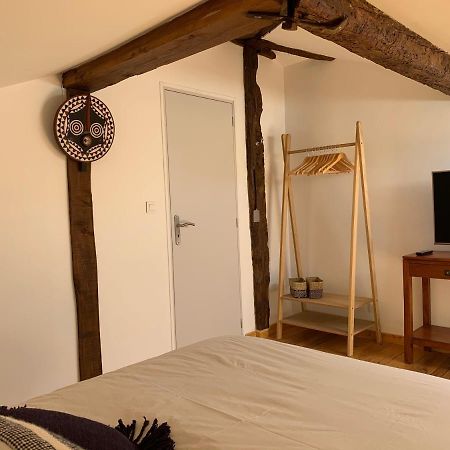 La Vue Sur Le Clocher Auriac-sur-Vendinelle Eksteriør bilde